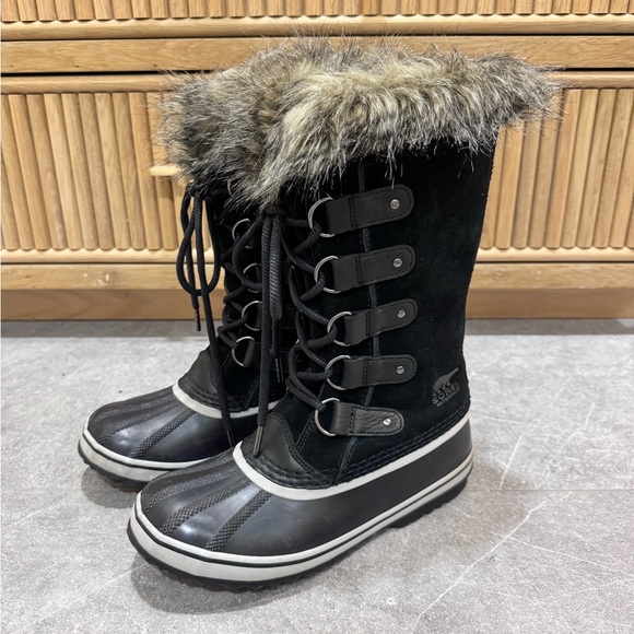 Sorel Shoes - Sorel - Joan of Arctic Waterproof Boots. Good condition. Size 8